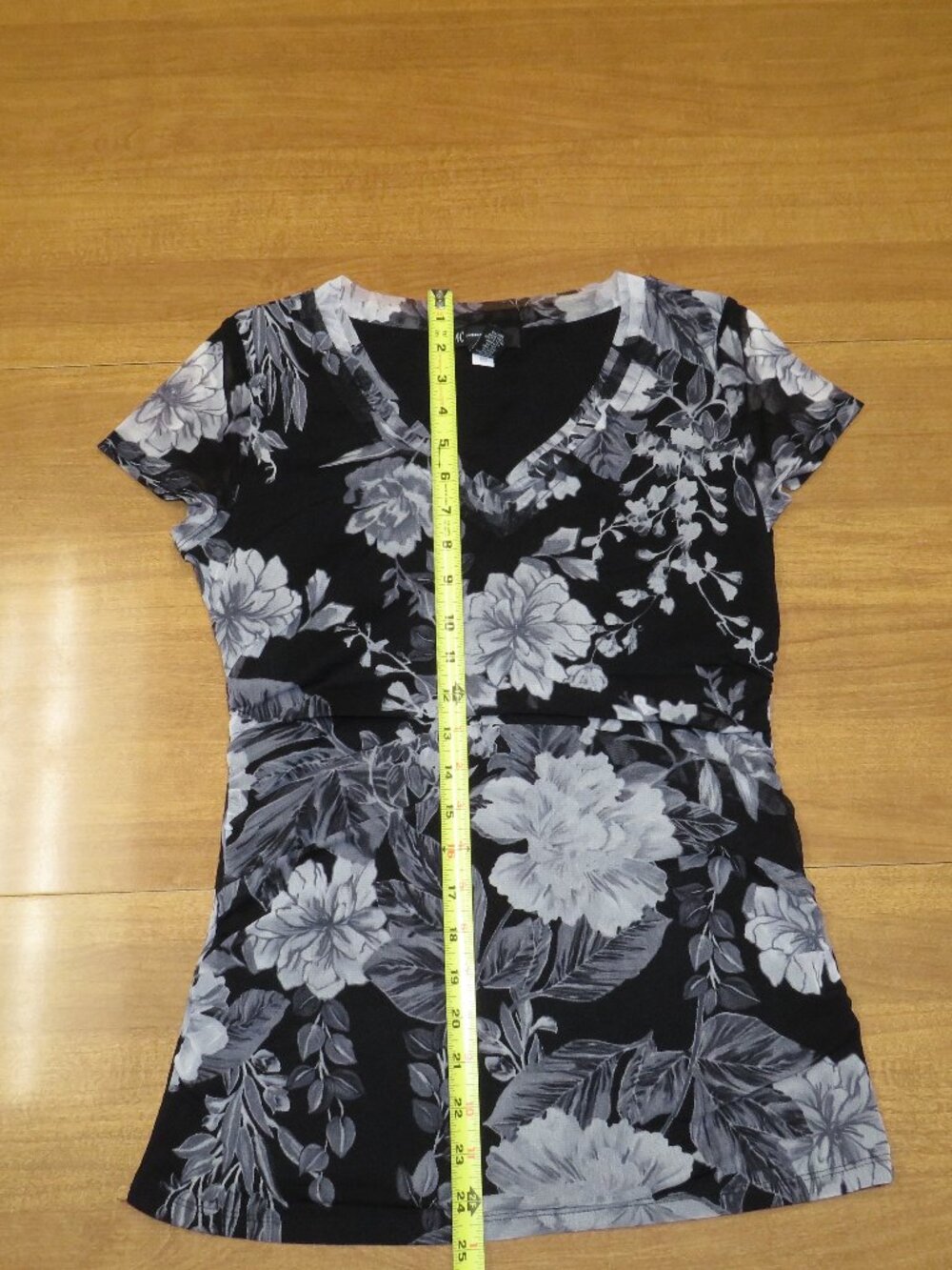 INC International Concepts Floral Blouse - Size: Medium; Color: Black Gray White